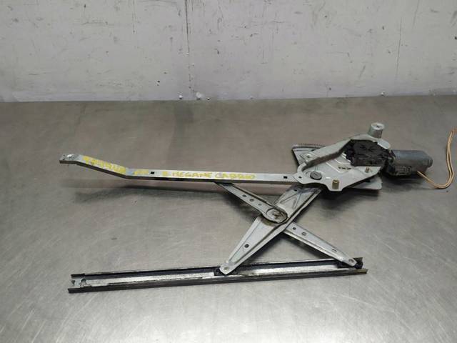 Mechanizm podnoszenia szyby drzwi przednich prawych 7700848413 RENAULT
