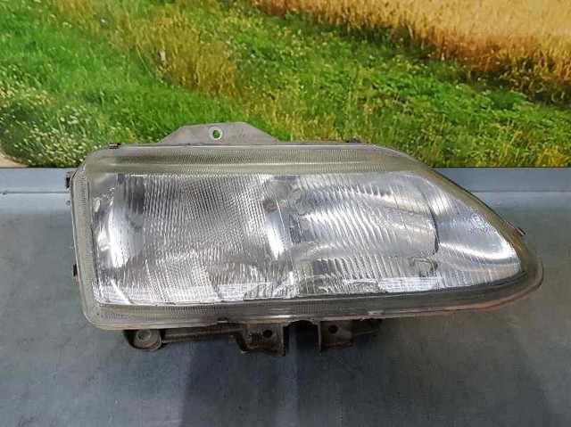 Reflektor prawy 7701038262 RENAULT