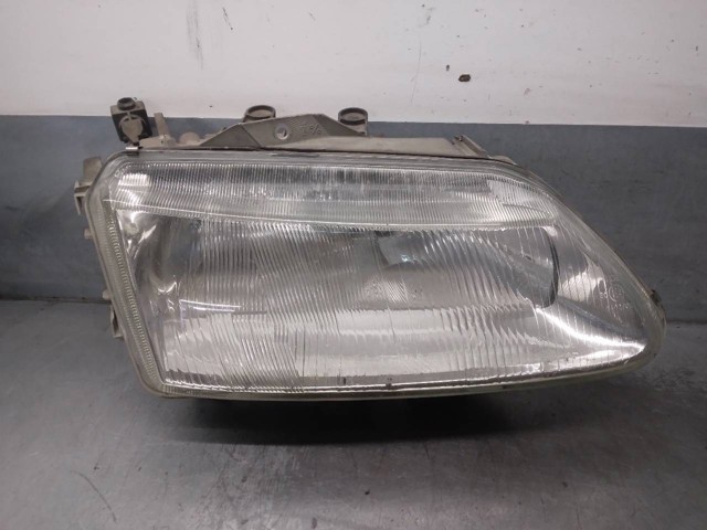 Reflektor prawy 7701038262 RENAULT