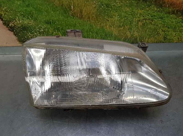 Reflektor prawy 7701040683 RENAULT