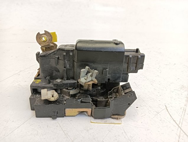 Zamek drzwi przednich prawych 7701046800 RENAULT