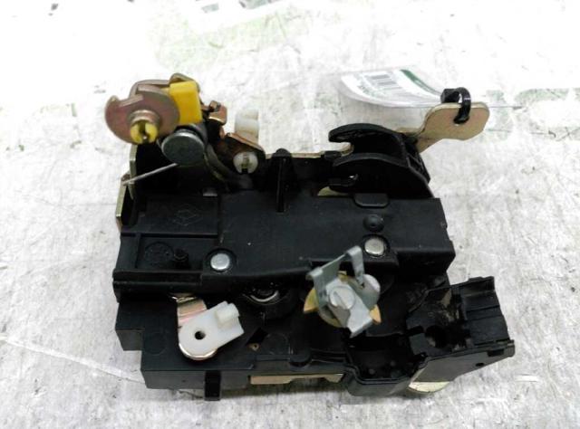 Zamek drzwi przednich prawych 7701046800 RENAULT