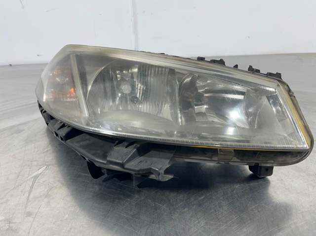 Reflektor prawy 7701064017 RENAULT