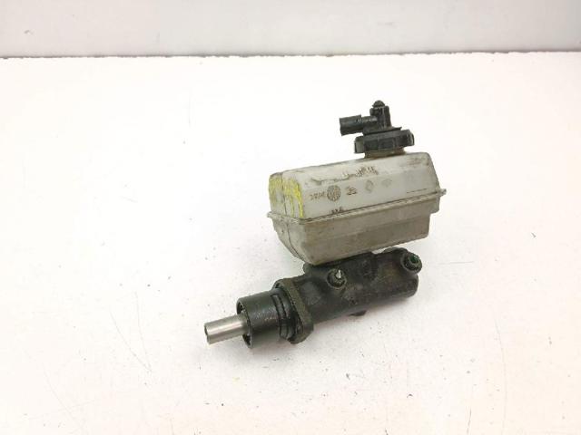 Główny cylinder hamulców 7701203719 RENAULT