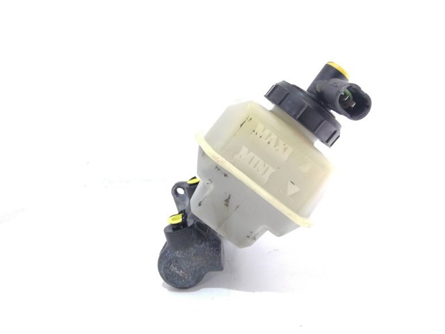 Główny cylinder hamulców 7701203719 RENAULT