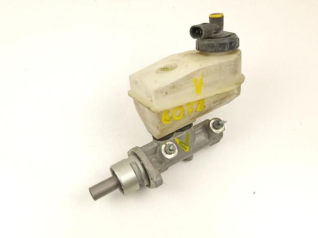 Główny cylinder hamulców 7701204610 RENAULT