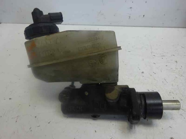 Główny cylinder hamulców 7701204610 RENAULT