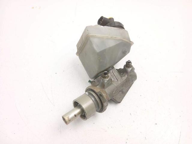 Główny cylinder hamulców 7701205407 RENAULT