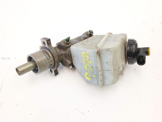 Główny cylinder hamulców 7701205407 RENAULT