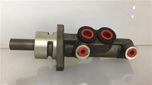 Główny cylinder hamulców 7701206229 RENAULT