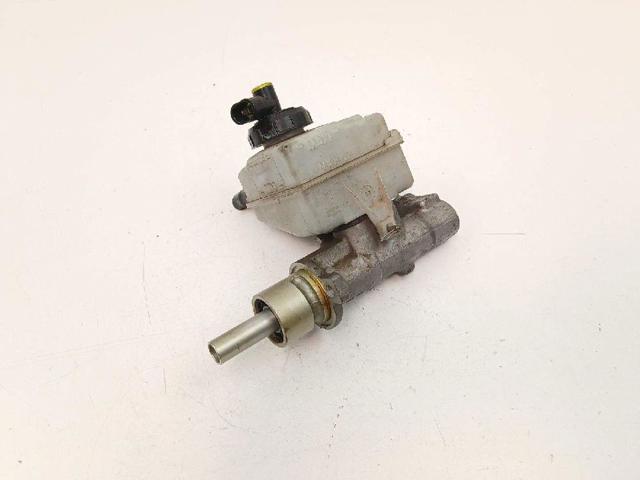 Główny cylinder hamulców 7701208176 NISSAN