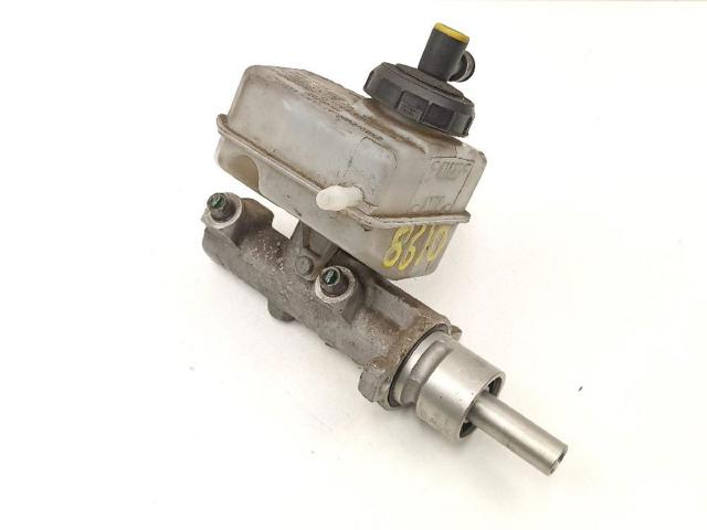Główny cylinder hamulców 7701208176 RENAULT