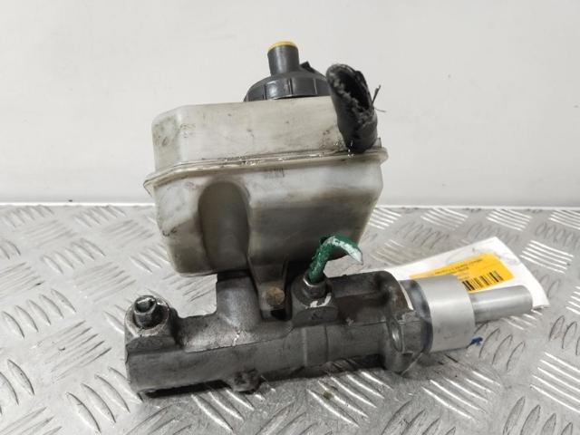 Główny cylinder hamulców 7701208176 RENAULT
