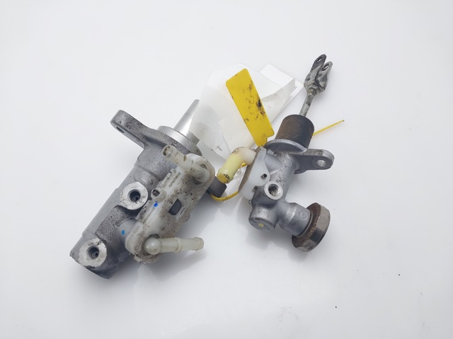 Główny cylinder hamulców 7701208176 RENAULT