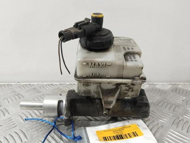 Główny cylinder hamulców 7701208176 RENAULT