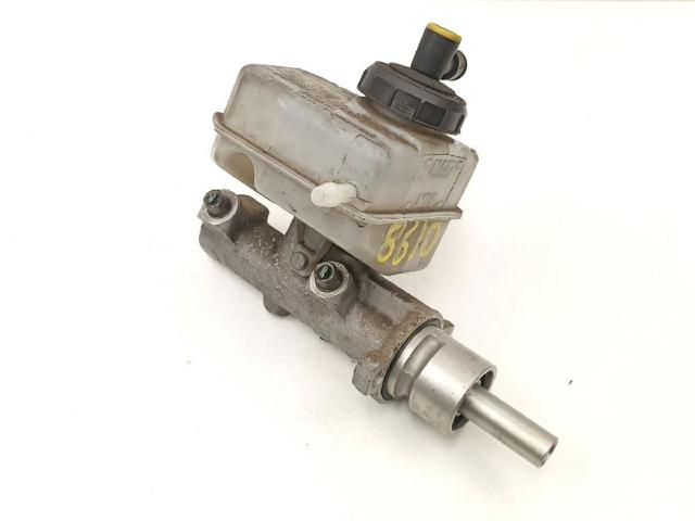 Główny cylinder hamulców 7701208176 RENAULT