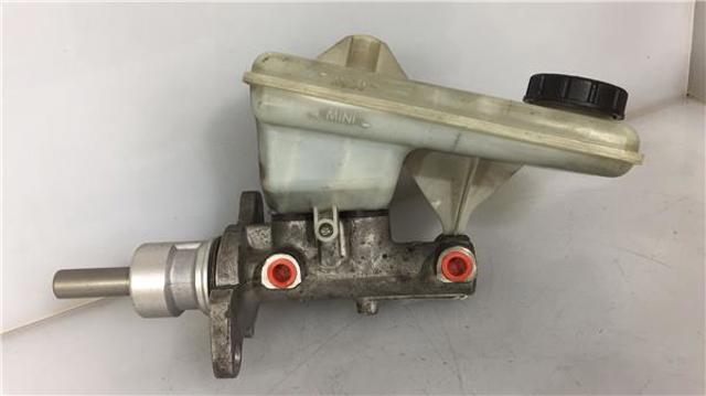 Główny cylinder hamulców 7701208267 RENAULT