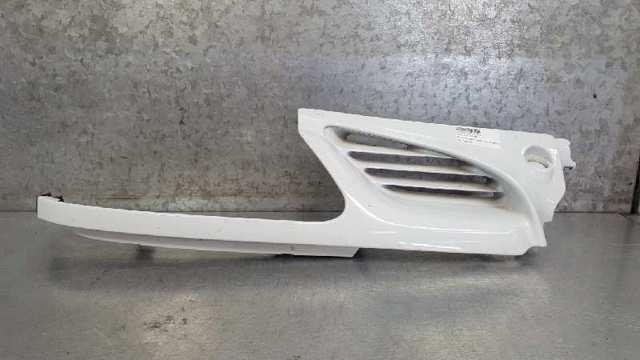 Atrapa chłodnicy prawa 7701367996 RENAULT