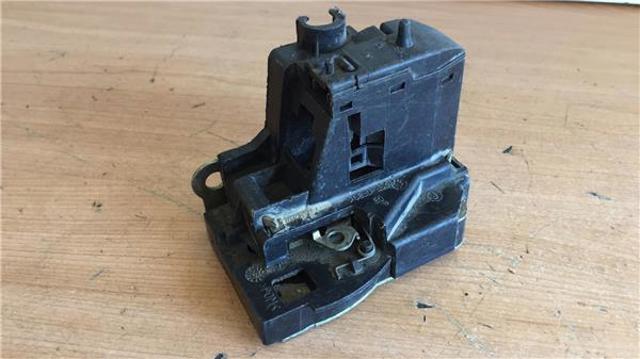 Zamek drzwi tylnych lewych 7701469940 RENAULT