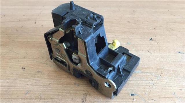 Zamek drzwi tylnych lewych 7701469940 RENAULT