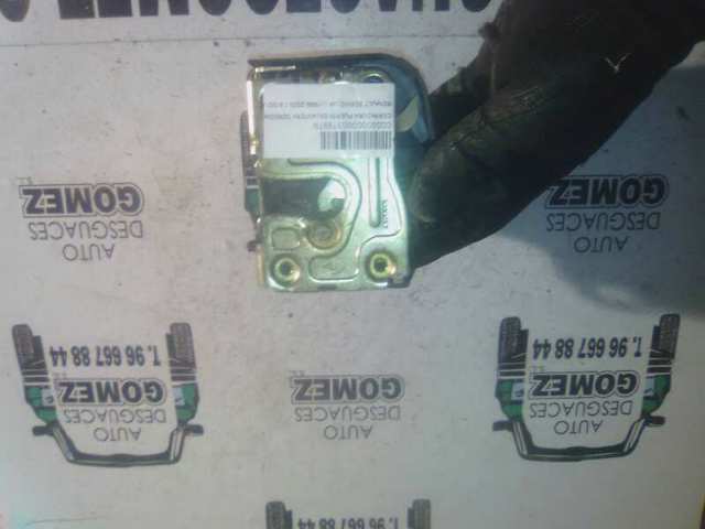 Zamek drzwi przednich prawych 7701473172 RENAULT