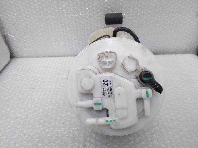 Moduł pompy paliwowej z czujnikiem poziomu paliwa Toyota Corolla E15