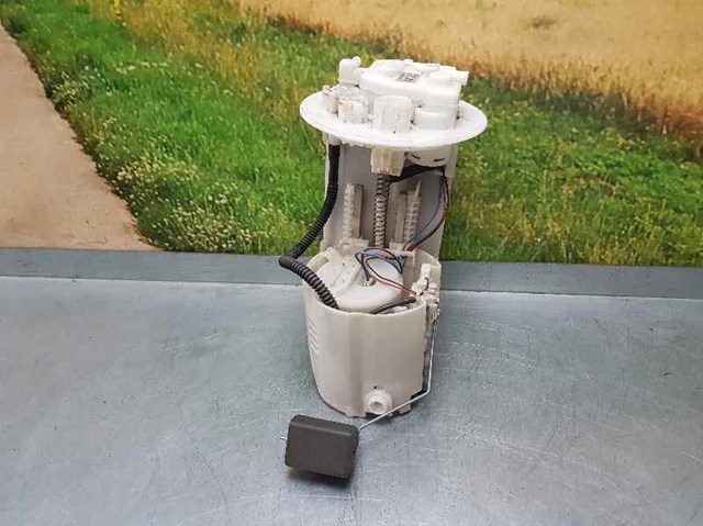 Moduł pompy paliwowej z czujnikiem poziomu paliwa Toyota Corolla E15