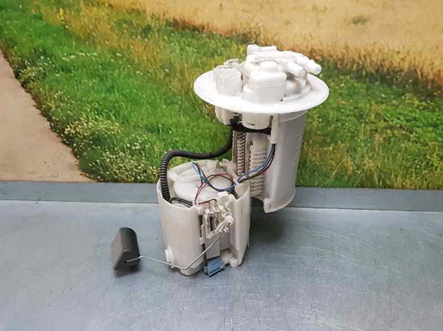 Moduł pompy paliwowej z czujnikiem poziomu paliwa Toyota Corolla E15