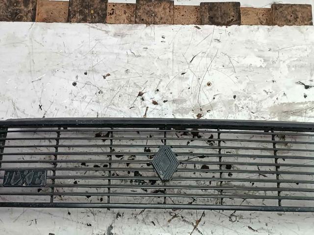 Atrapa grill Renault 9