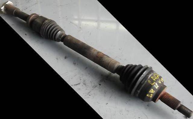 Półoś napędowa przednia prawa 7711135194 RENAULT