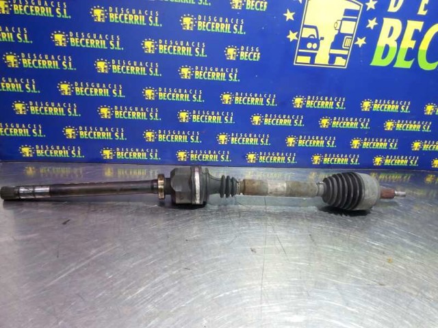 Półoś napędowa przednia prawa 7711135321 RENAULT