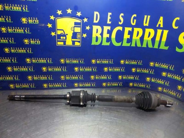 Półoś napędowa przednia prawa 7711135321 RENAULT