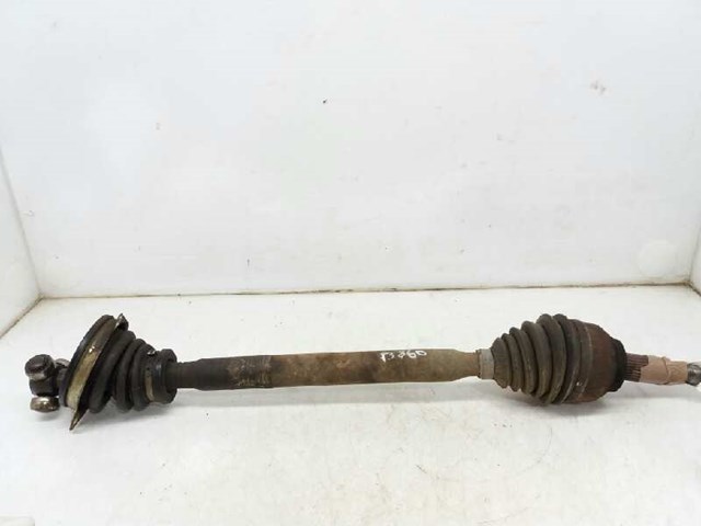 Półoś napędowa przednia prawa 7711135321 RENAULT