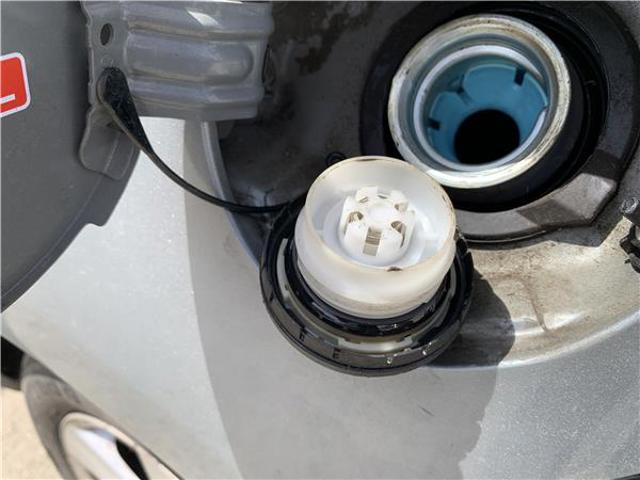 Korek wlewu paliwa Lexus LS USF4