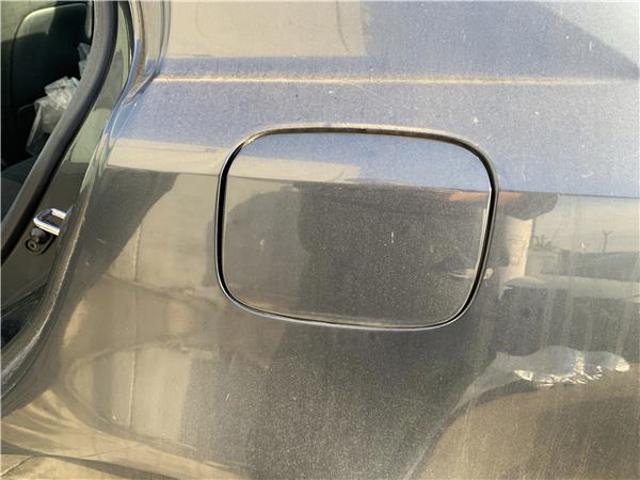 Klapka wlewu paliwa Lexus IS E2