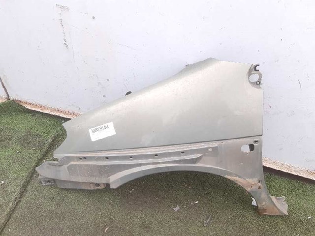 Błotnik przedni lewy 7751474881 RENAULT