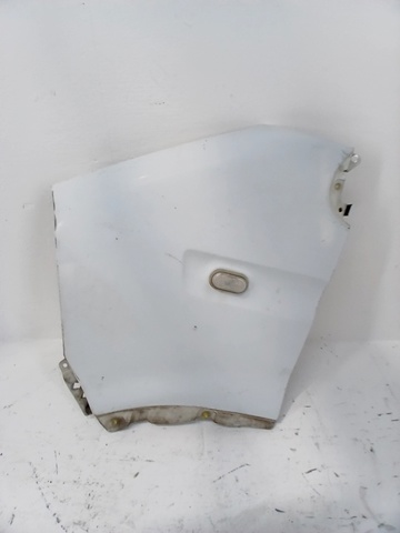 Błotnik przedni lewy 7751475533 RENAULT
