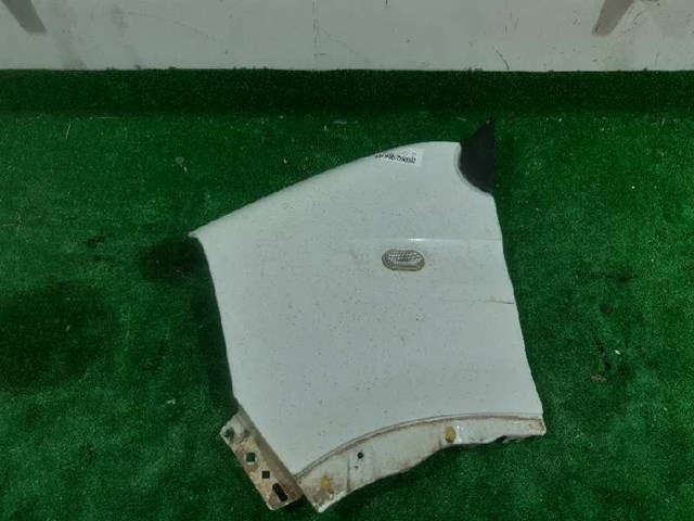 Błotnik przedni lewy 7751475533 RENAULT