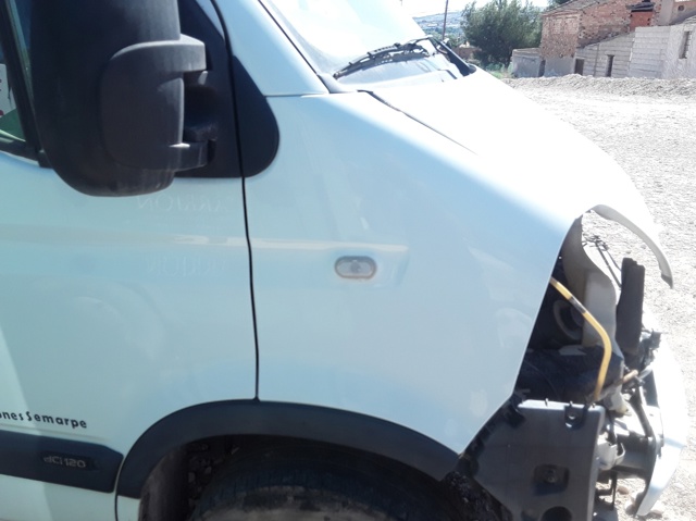 Błotnik przedni prawy 7751475534 RENAULT