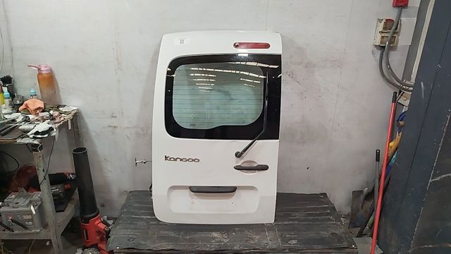 Drzwi tylne prawe 7751478139 RENAULT