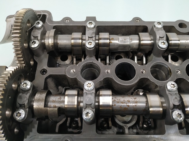 Głowica cylindrów BMW 1 E81