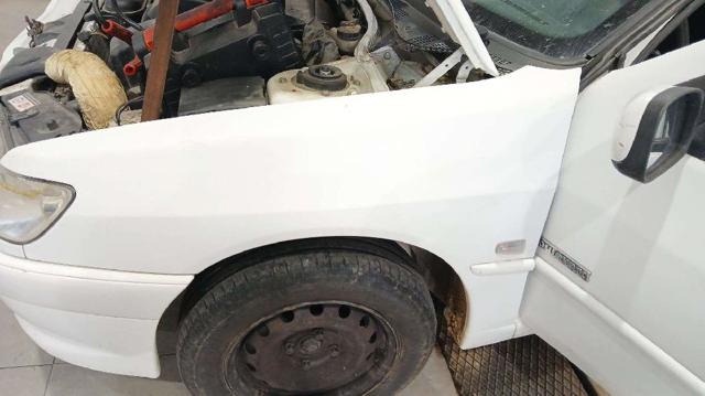 Błotnik Peugeot 306