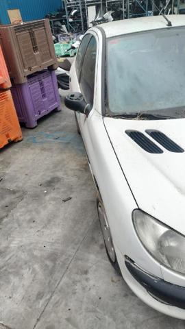 Błotnik przedni prawy 7841L0 PEUGEOT