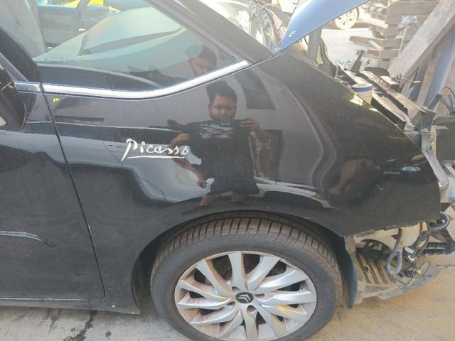 Błotnik przedni prawy 7841X2 PEUGEOT