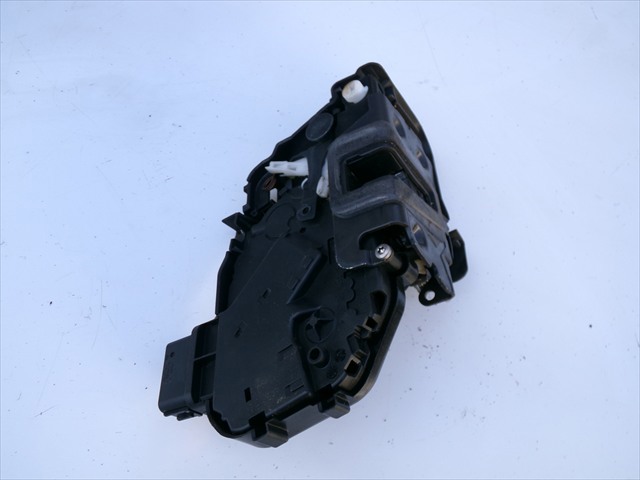 Zamek drzwi tylnych prawych 7H5A26412AC LAND ROVER