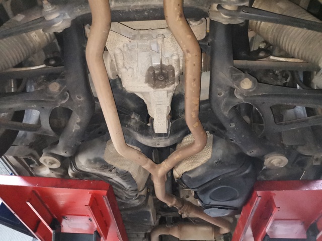 Korpus osi tylnej 7L0599303B VAG