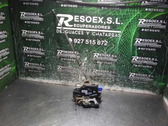 Zamek drzwi tylnych prawych 7L0839016 VAG