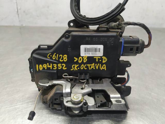Zamek drzwi tylnych prawych 7L0839016D VAG
