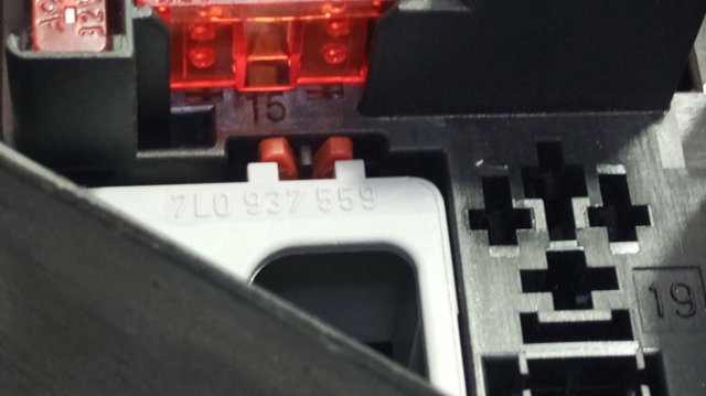 Skrzynka bezpieczników Volkswagen Touareg 1 7LA, 7L6, 7L7