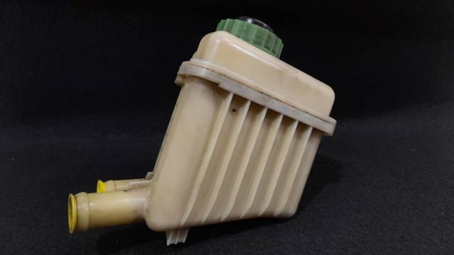 Zbiornik płynu wspomagania 7L6422371E VAG